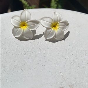 Vintage white and yellow flower earrings